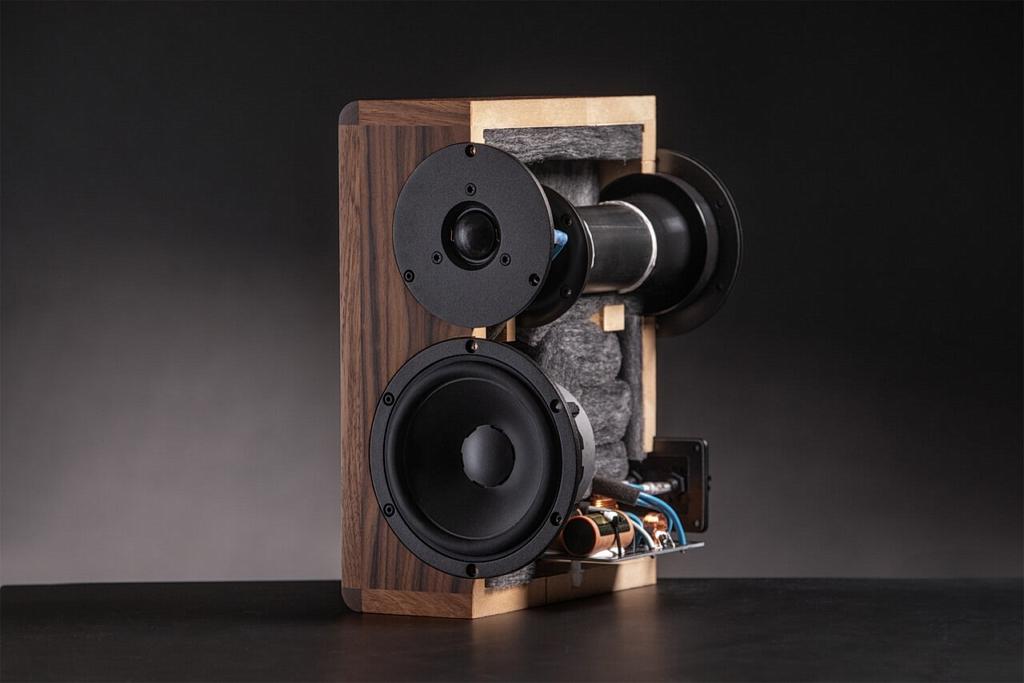 Dynaudio Legend