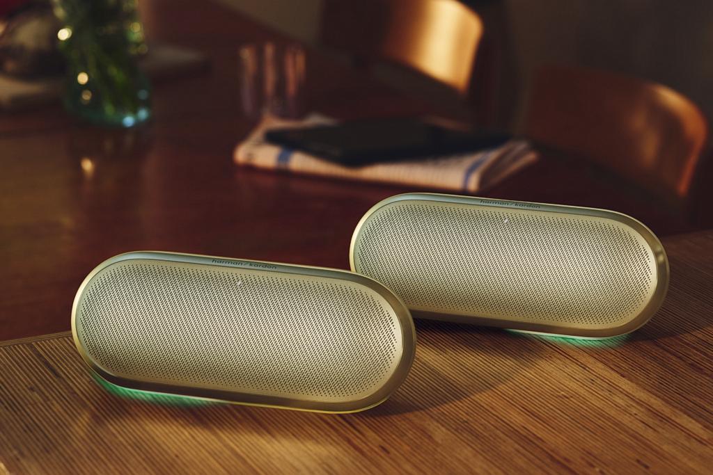 Harman Kardon Luna 2 Bluetoothスピーカー Amazon.com: Harman Kardon Luna 2 - Wireless Bluetooth Speaker with